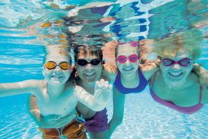 à la piscine Nogent Nautique à Nogent-sur-Marne. Natation, aquagym, fitness!